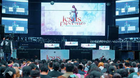 Más de 2400 personas fueron bautizadas durante semana de evangelismo en Perú